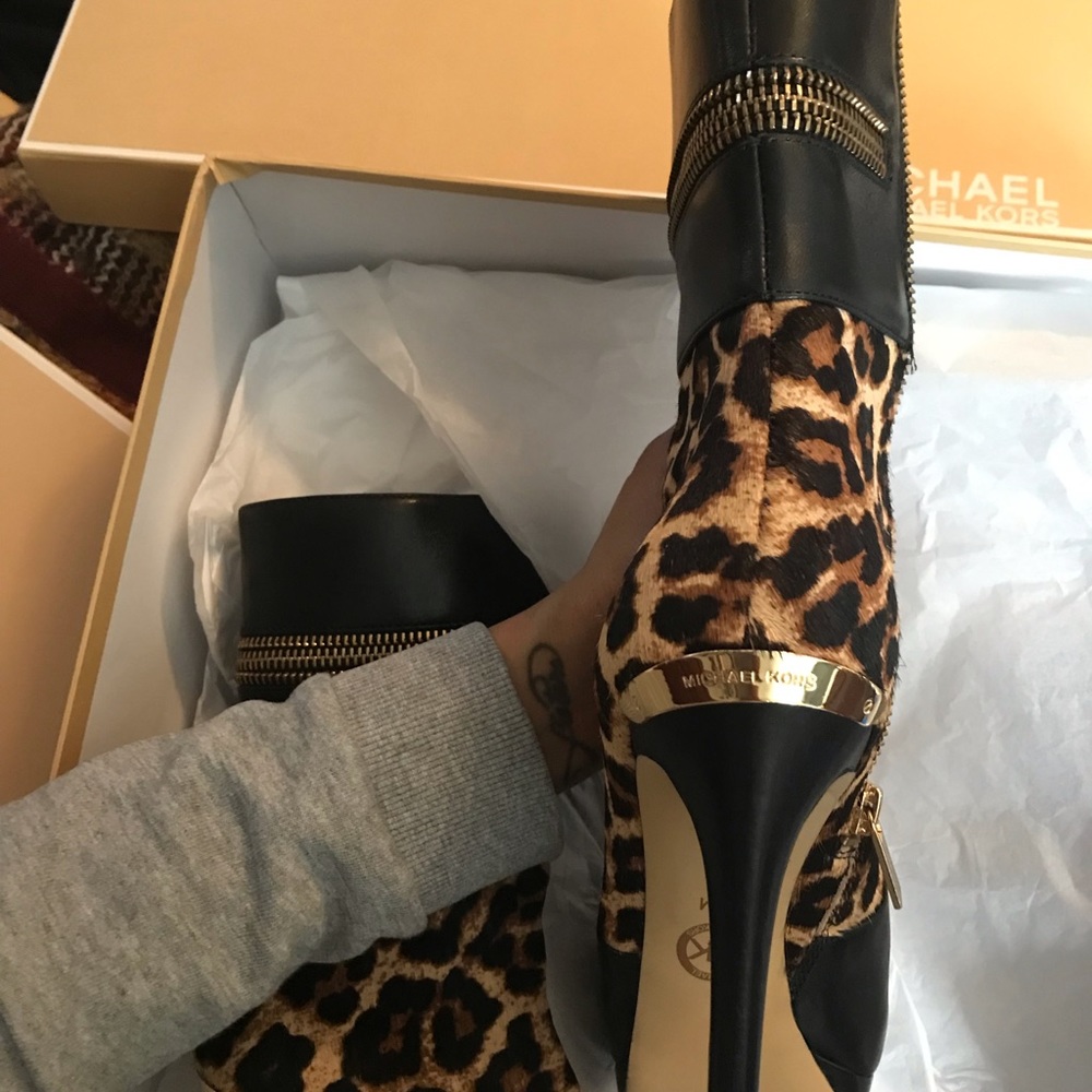 Michael Kors Haya Bootie Leopard Print Size 8.5 - image 2